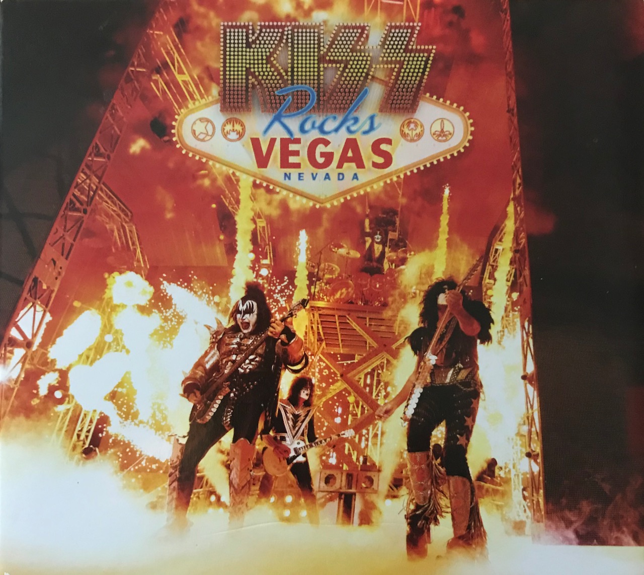 送料無料】キッス・ロックス・ヴェガス（Blu-ray＋3CD＋Tシャツ) KISS